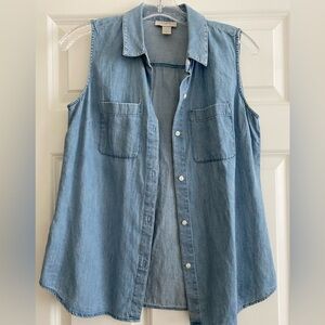 LOFT Sleeveless chambray button up shirt